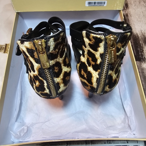 Michael kors leopard 3 buckle high heels women's size 9.5 with box !! - Picture 3 of 10
